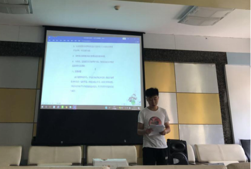 财务部召开部门年中总结会议