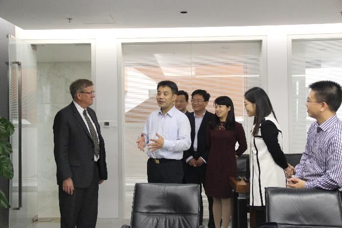 美国新云能源公司总裁Harry一行考察沣西新城